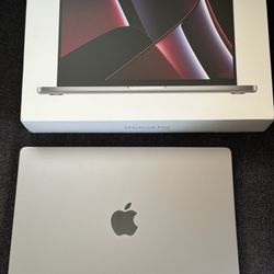 Apple MacBook  Pro - M2 Pro - 14”  - 512 GB SSD - 16 GB RAM 2023
