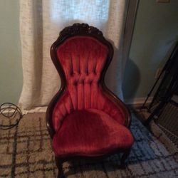 Queen Chair