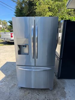 Refrigerator Good condition everything works fine