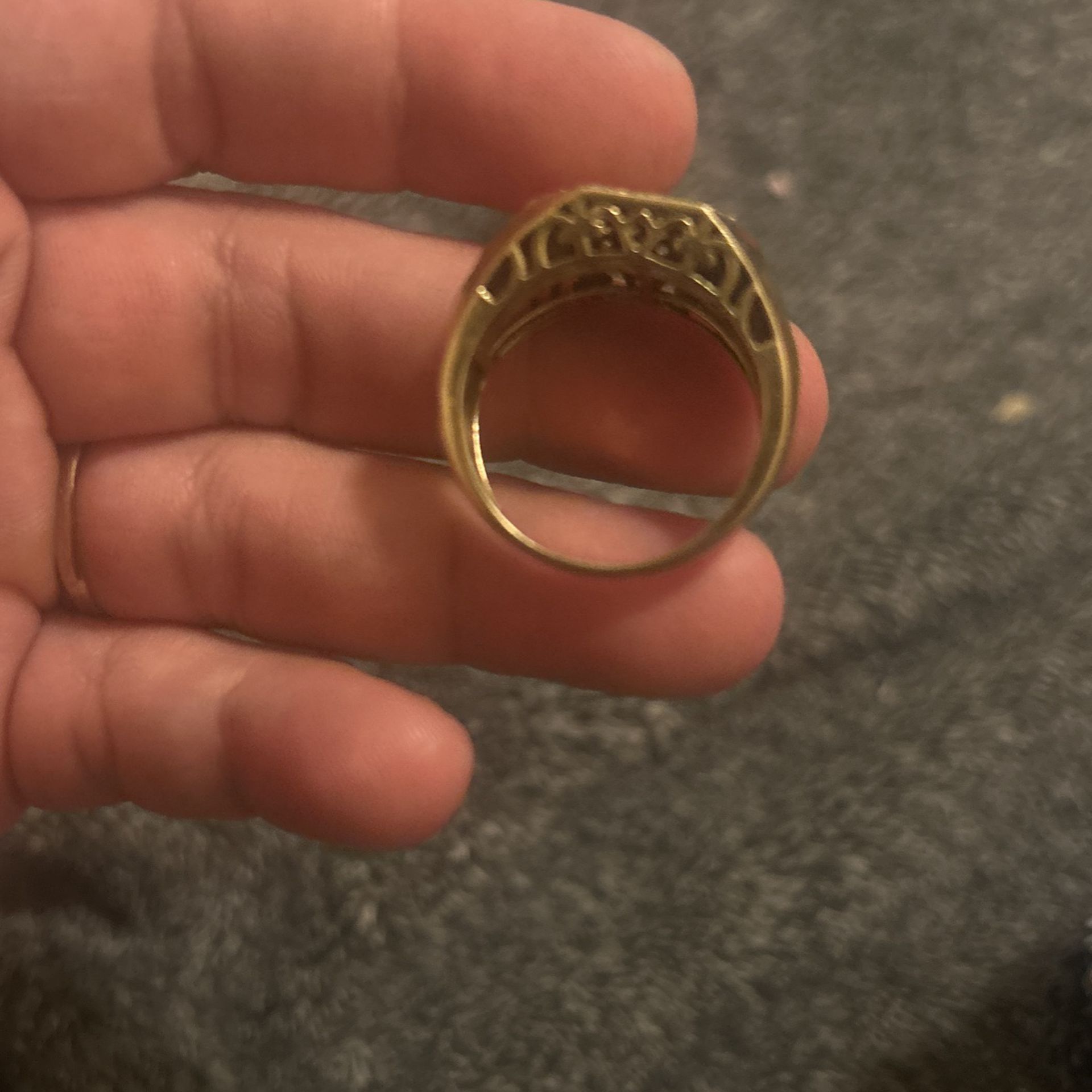 10k Gold Men’s Ring Size 10 