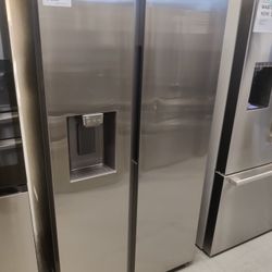New Samsung - 27.4 Cu. Ft. Side-By-Side  Refrigerator with Ice Maker 