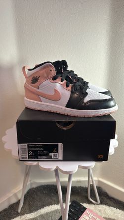 Jordan 1 mid artic orange size 2