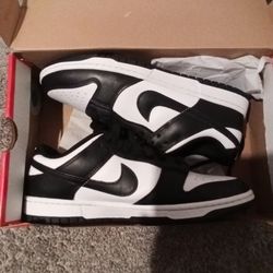 Size 9 men nike dunks low retro