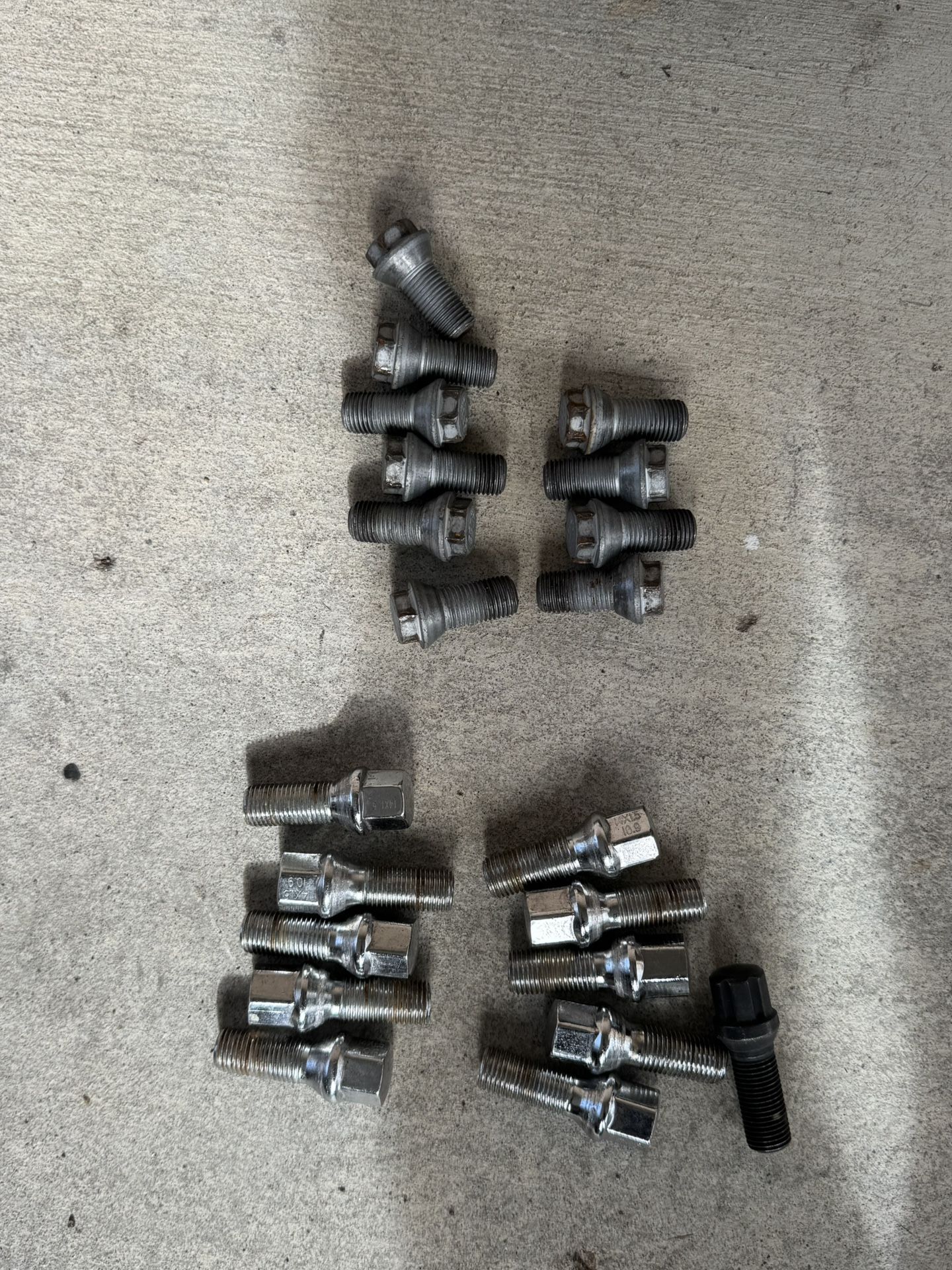 Vw jetta mk4 and other models OEM lug nuts