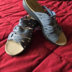 Clarks Laurieann Ruby Scalloped Strap Slide
Sandals