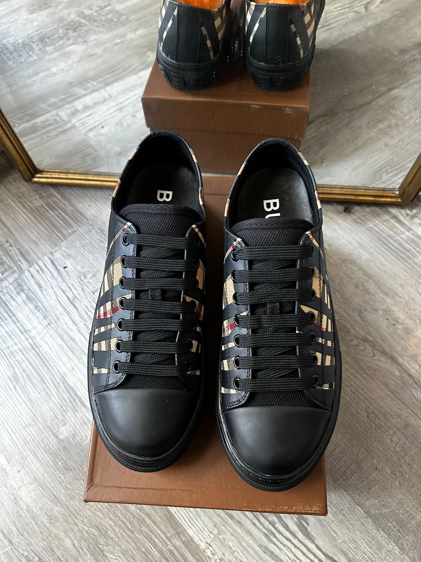Burberry Shoes Black