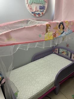 Great condition Disney Princess toddler Bed With mattress 