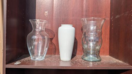 ***3 Vases, 2 Glass, 1 Alabaster (good condition)***