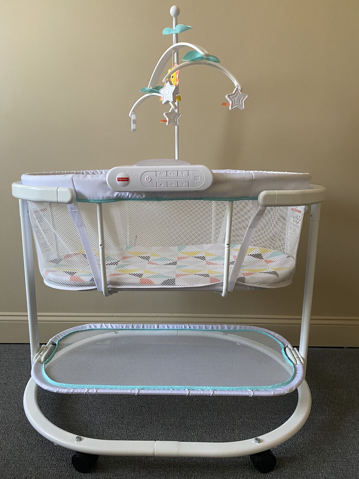 Fisher price. Soothing Motions Bassinet