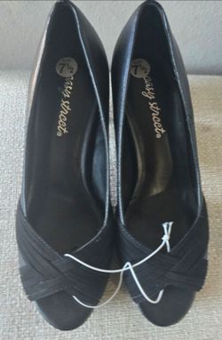 Easy Street Black Peep Toe Block Heels - Size 7.5