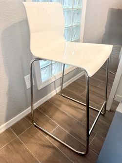 2 tall chairs