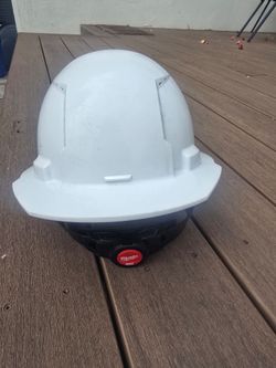 Milwaukee 48-73-1121 BOLTâ„¢ Full Brim Hard Hat w/6pt Ratcheting SuspenMilwaukee 48-73-1121 BOLTâ„¢ Full Brim Hard Hat w/6pt Ratcheting Suspension (USA)
