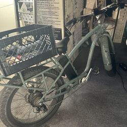 DRIVEN ELECTRIC BIKES BEACH CRUISER (look description)