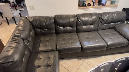 Ashley Furniture Leather L Shaped Sectional / Sofa Couch / 🛋️