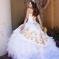 Quinceanera dress size 6 custom-made professionally cleaned excellent condition
