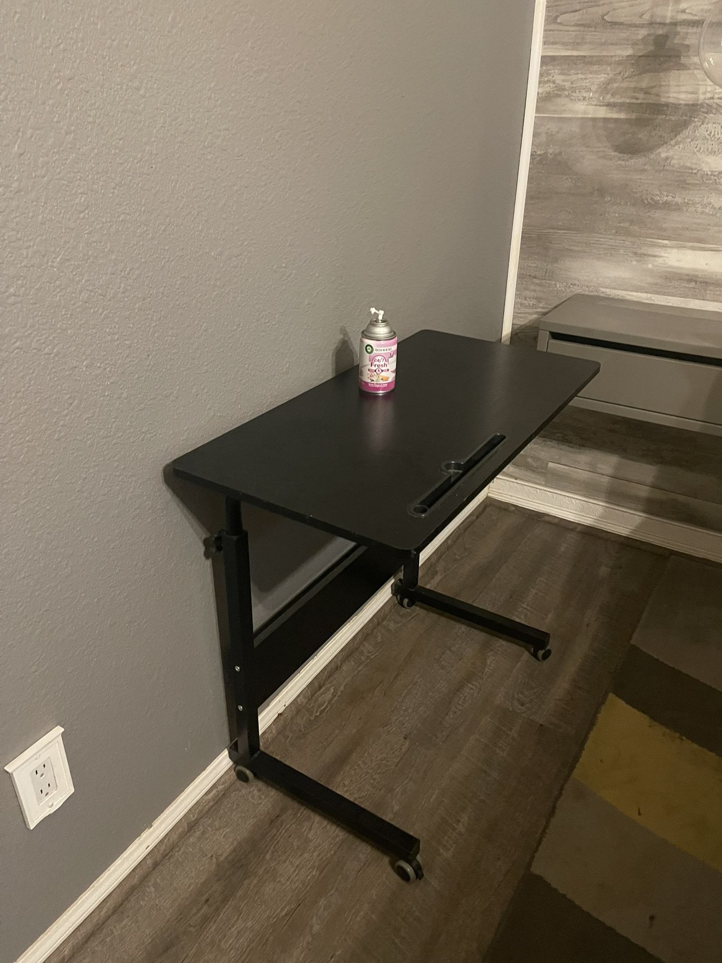 2 Breakfast Desk Stands - Tables
