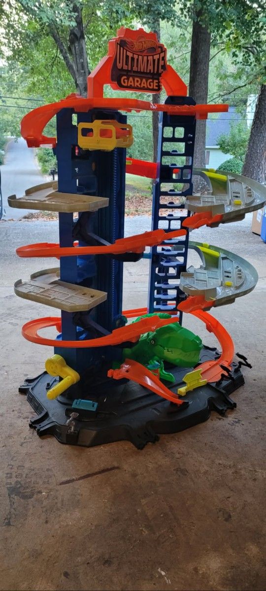 HOT WHEELS ULTIMATE GARAGE
