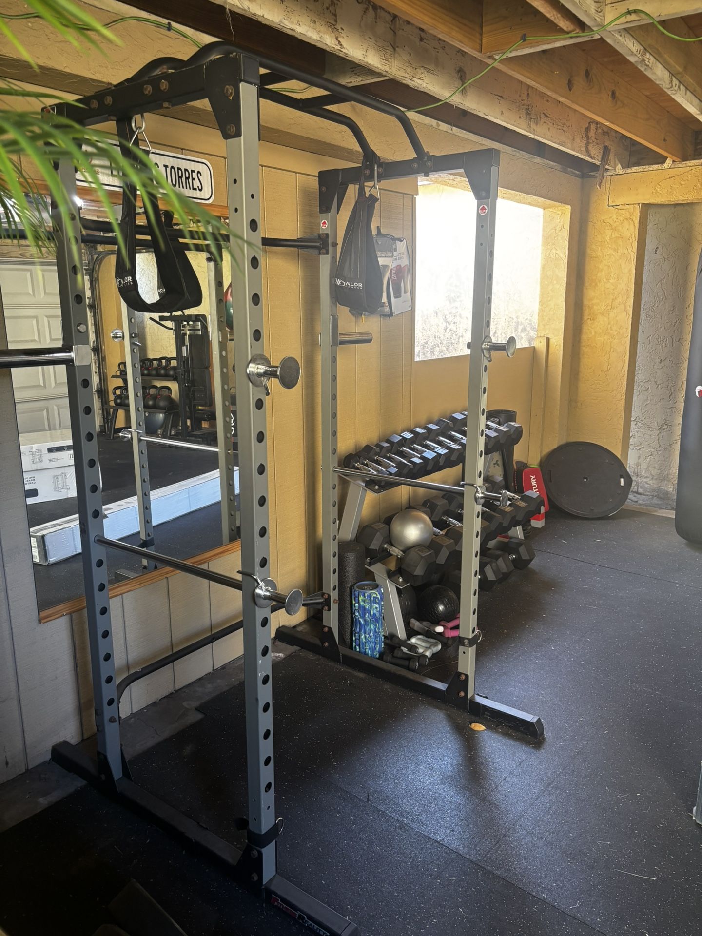 Squat Rack With Pull Up Bars