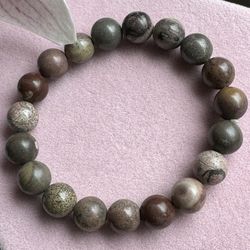 https://offerup.com/redirect/?o=MTAubW0= Matte Scenic Jasper Bracelet 