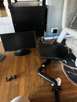 2 Sceptres 75hz Monitors 18 Inch Displays