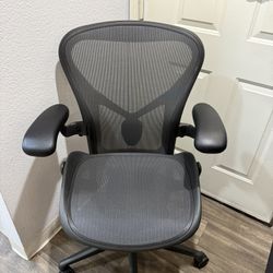 Herman Miller Aeron ( SIZE B ) REMASTER . FULLY LOADED ( 3 AVAILABLE )