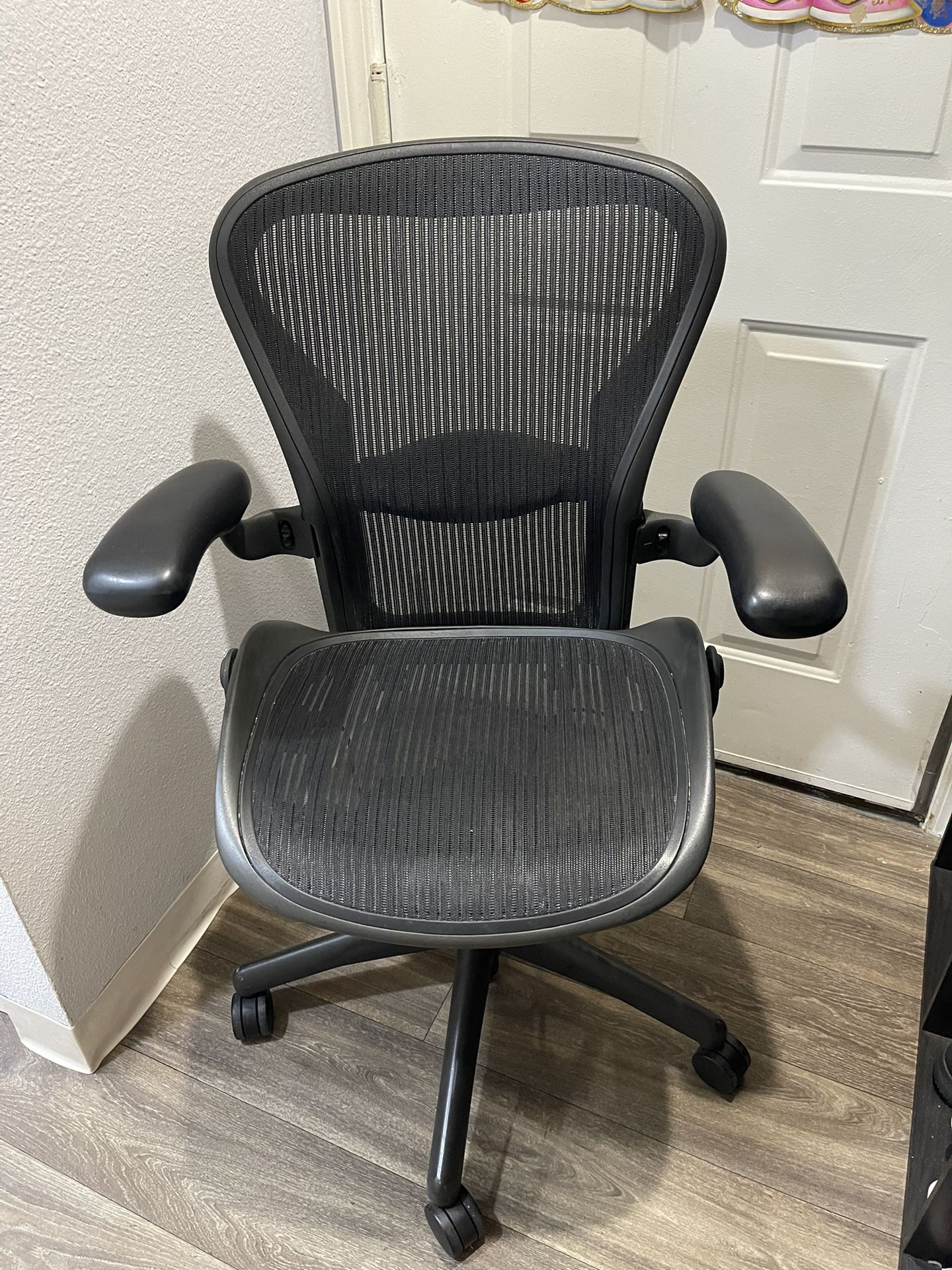 Herman Miller Aeron Office Chair ( SIZE B ) FULLY ADJUSTABLE !!
