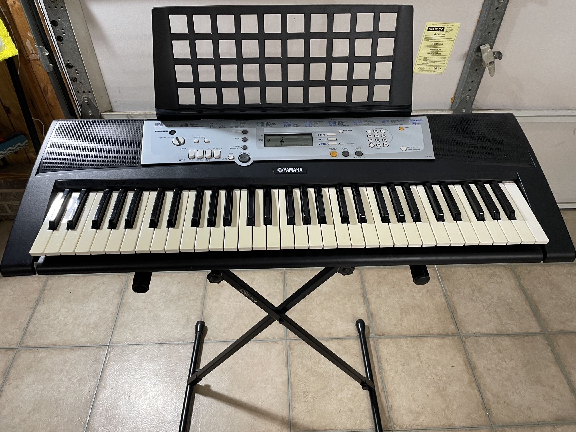 Keyboard - Yamaha YPT-200 - Great Condition With Stand and Power Adapter 