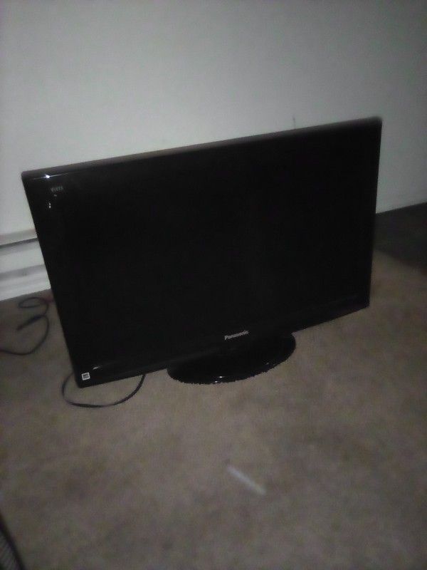 32 Inch LCD PANASONIC TV