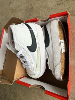 Nike Low-Top Sneakers White Black Swoosh