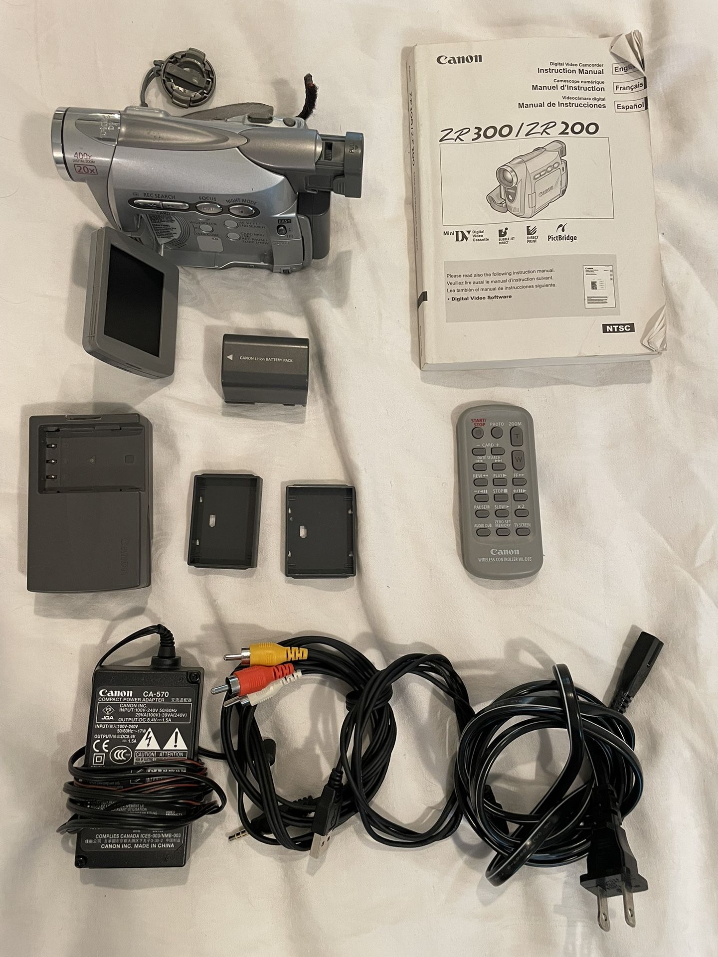 Canon NTSC ZR 200 Digital Video Recorder With Widescreen 20X Zoom, Night Mode With Case