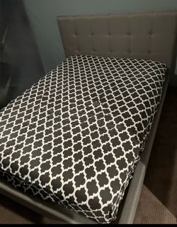 [Free] Queen Size bed and bed frame (must pick up)
