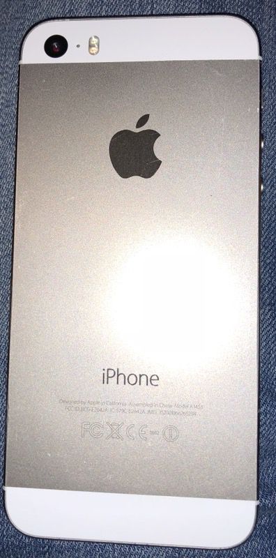 CRACKED SCREEN Apple iPhone 5S 16GB Gold & White UNLOCKED A1453 & NE334J/A  for Sale in San Marcos, TX - OfferUp