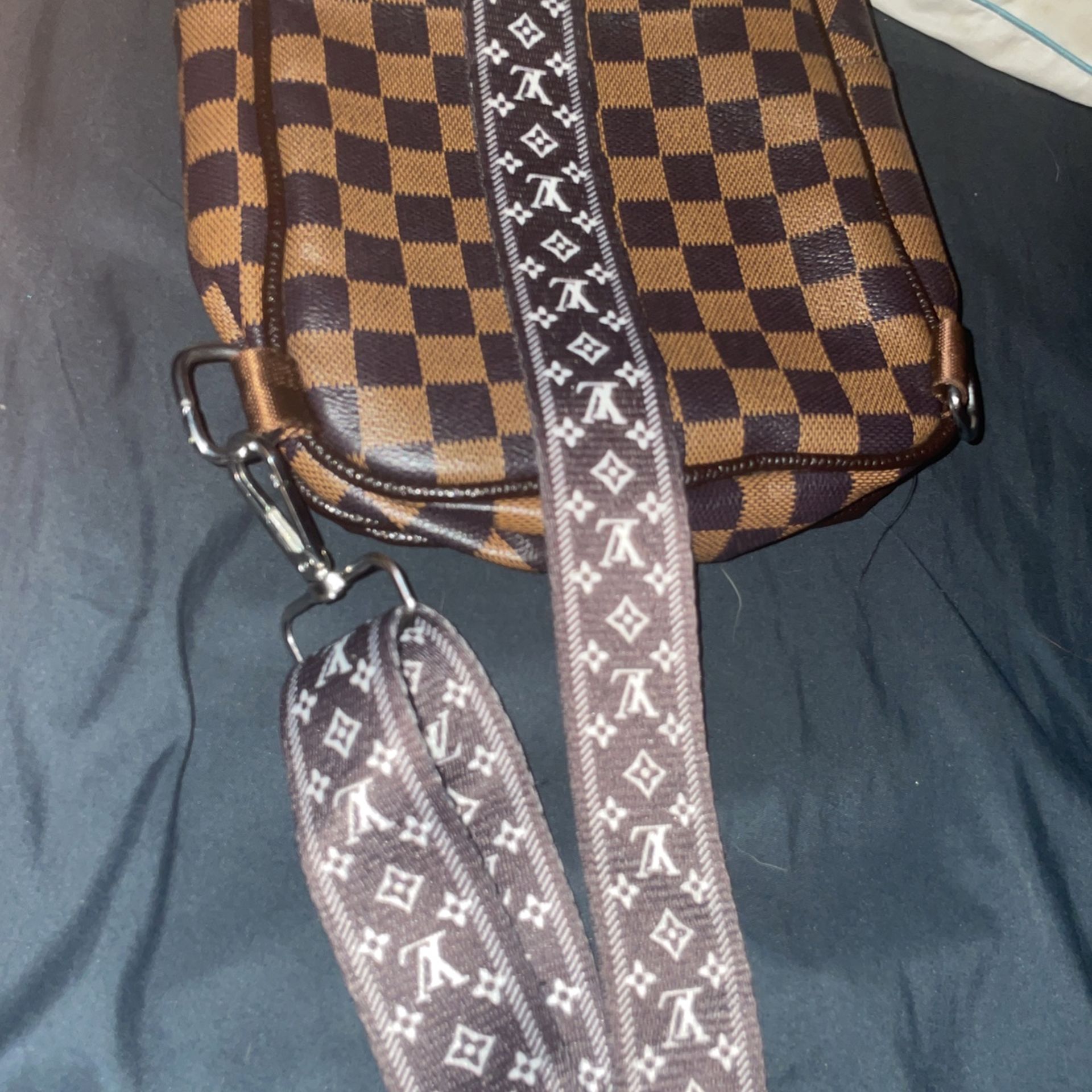 LV reporter purse for Sale in Edgewood, WA - OfferUp