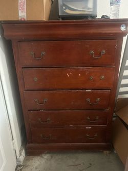 Wooden 5 Drawer Dresser