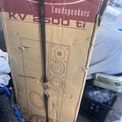 DAHLTON FLOOR & TOWER LOUDSPEAKERS