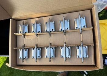 Box of hinges