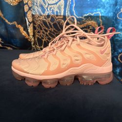 Pink Nike Vapormax Plus 