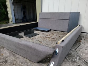 🛏️ GRAY QUEEN-SIZE PLATFORM BED BASE WITH HEADBOARD & 3 STORAGE DRAWERS — $150 OBO 🛏️