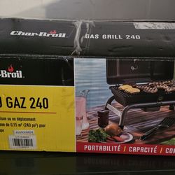 CHAR BROIL PORTABLE GAS GRILL.....NEW.....$ 70