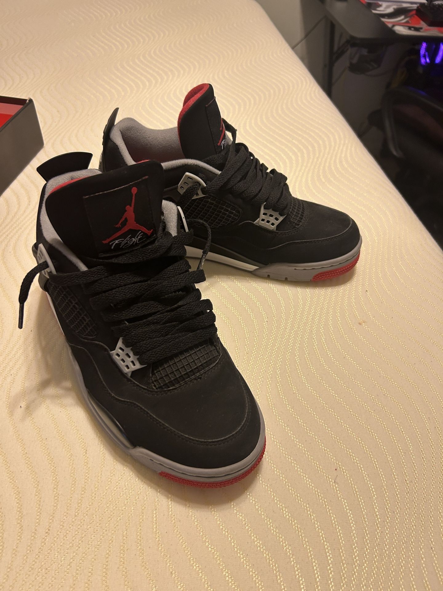 Air Jordan 4 Bred