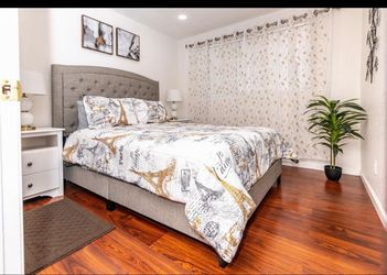 Queen Bed with Frame Bad, Mattress and Foundation.