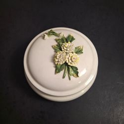 Capodimonte Porcelain Jewelry Trinket Box With Raised Florals On Lid - Made In Italy 🇮🇹  5.5"W X 3.5"H
