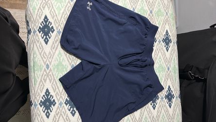 Men’s UA shorts
