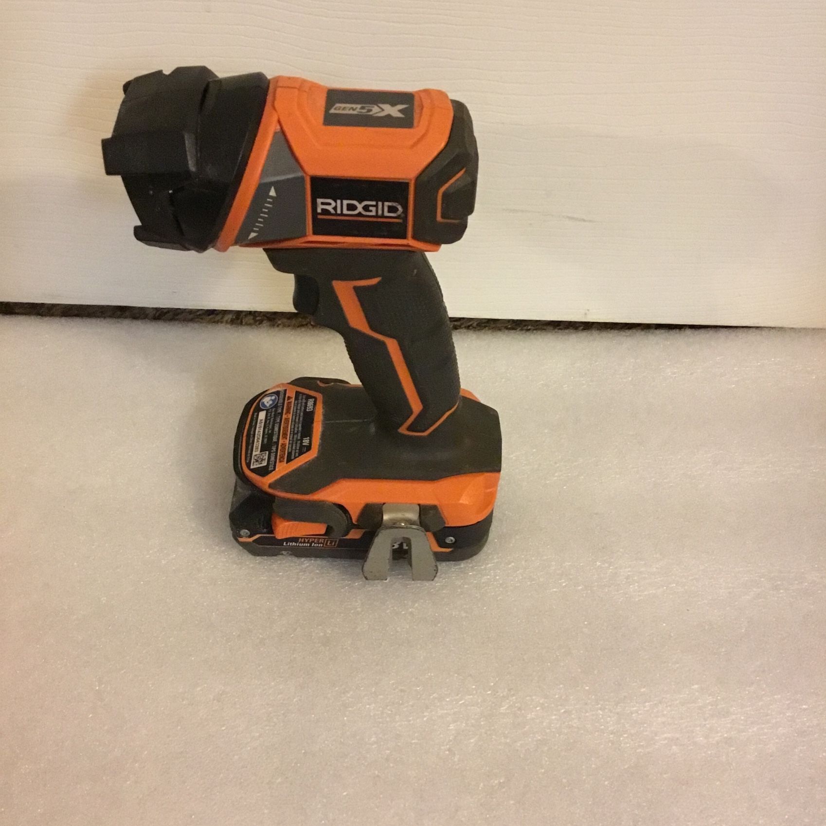 RIDGID GEN5X Flash Light And RIDGID HYPER LITHIUM ION 18 V Battery