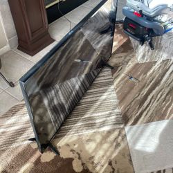  Vizio  TV  40 “ Inch Screen  Looks Great VIZIO Tv