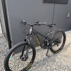 2022 Giant Trance Jr 26 Full Suspension Mountain Bike 