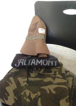 Altamont Outfit ** bucket hat - Tshirt - camo pants