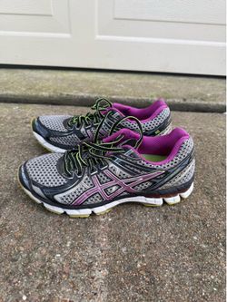 Women’s Asic tennis shoes