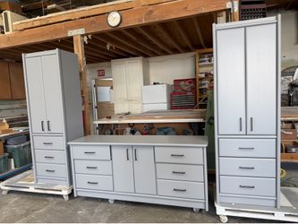 Dresser set