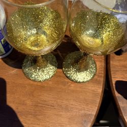 Gold Sparkle Dipped Wine Glasses